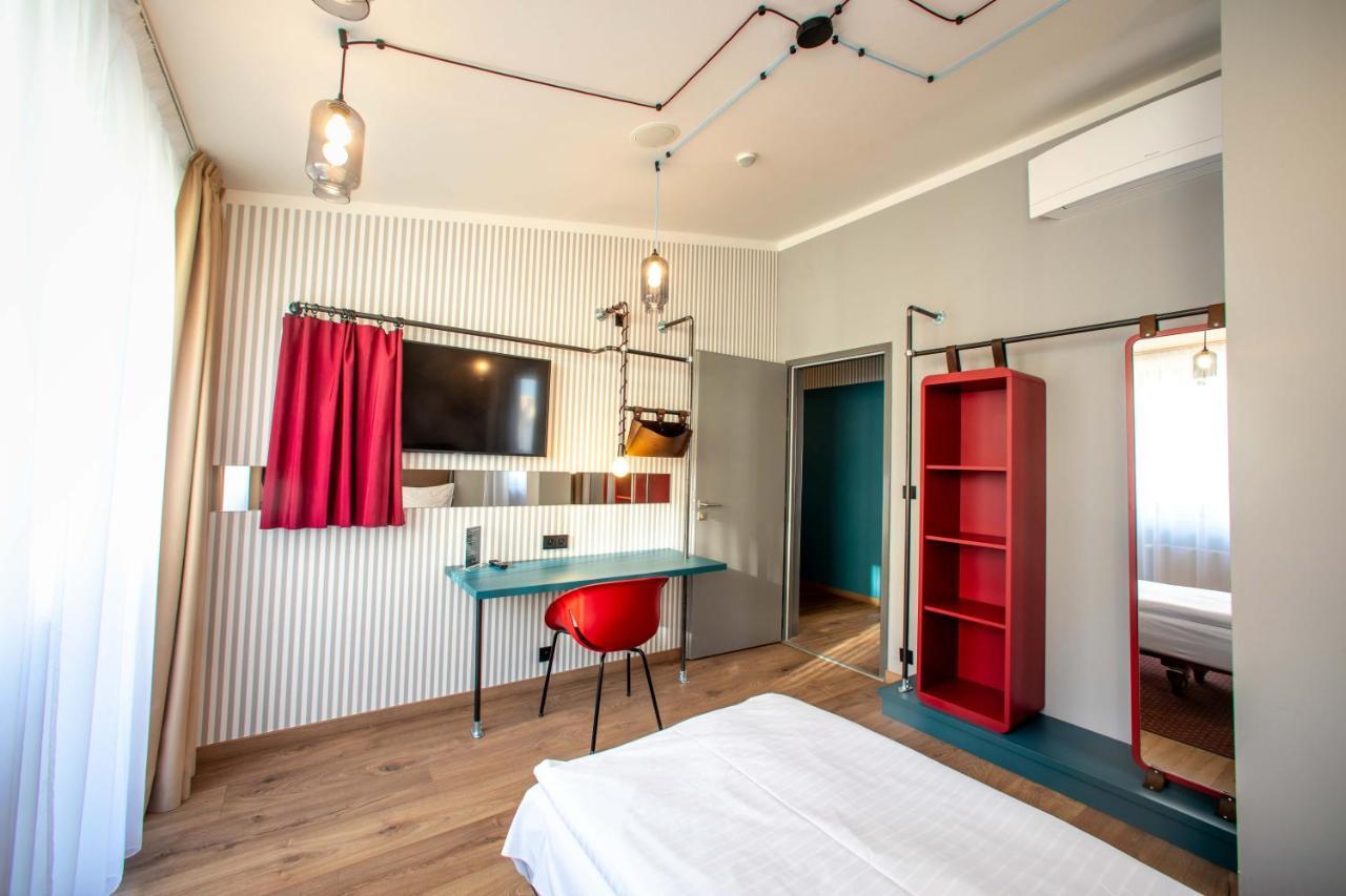 Miss Sophie'S Downtown Hotel Praha Bagian luar foto